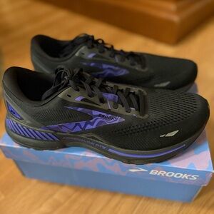 Brooks Men's Black and Purple Running Shoes - Size 11 1/2- New without tags